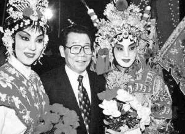 _李瑞环卸任后的淡泊生活：爱写书总结，专职京剧改编_李瑞环卸任后的淡泊生活：爱写书总结，专职京剧改编