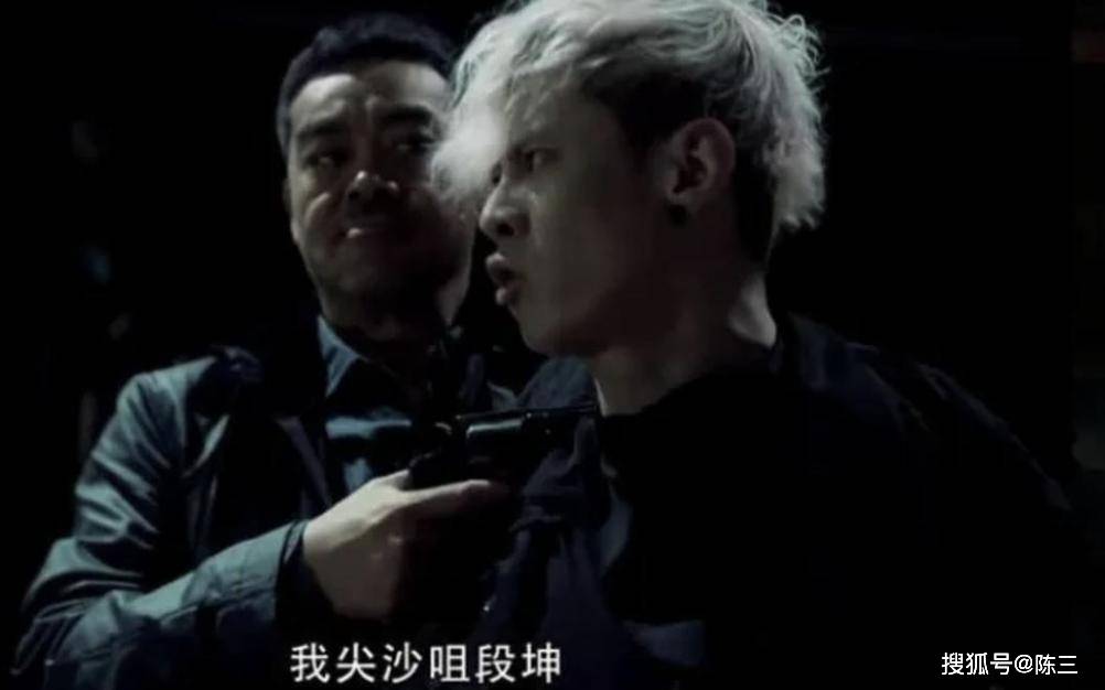 梁洛施与男友十指紧扣现身机场_香港娱乐圈情侣曝光_梁洛施马浴柯恋情