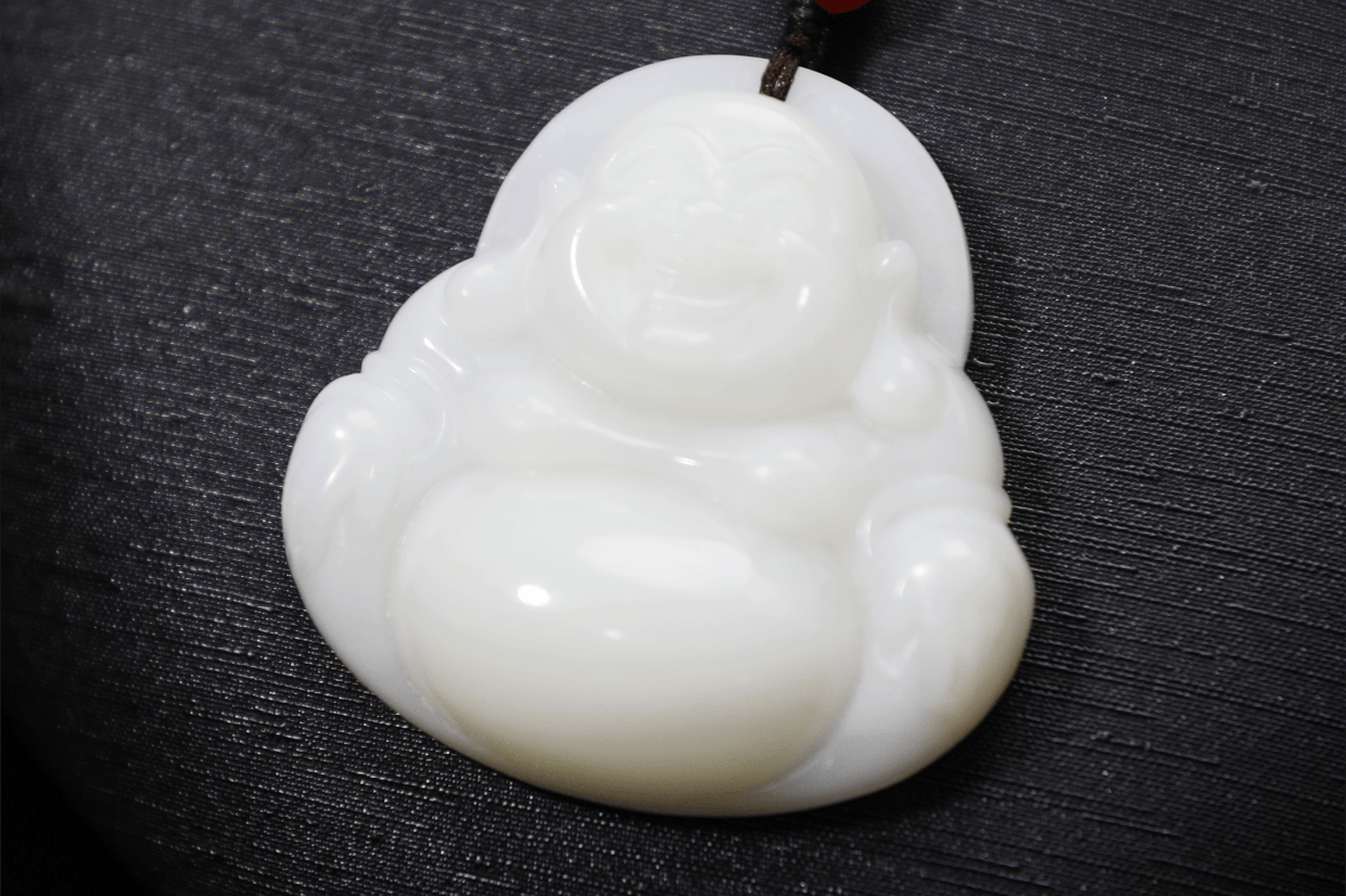 和田玉：永不失色的经典——白玉佛公吊坠_搜狐网