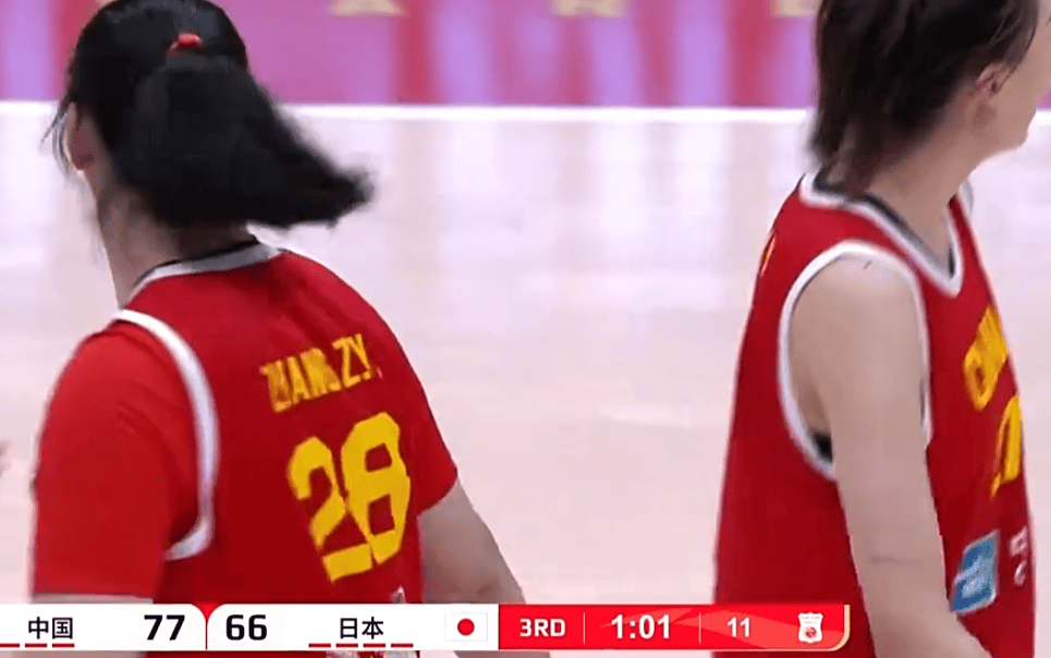 日本网友绝望：这怎么防？2米26张子宇+2米11韩旭，中国女篮双塔太恐怖
