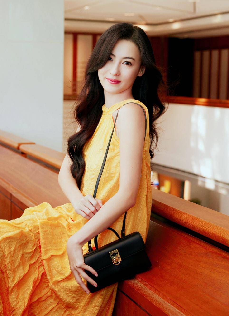 张柏芝长裙气质高雅 宛如仙女下凡间!