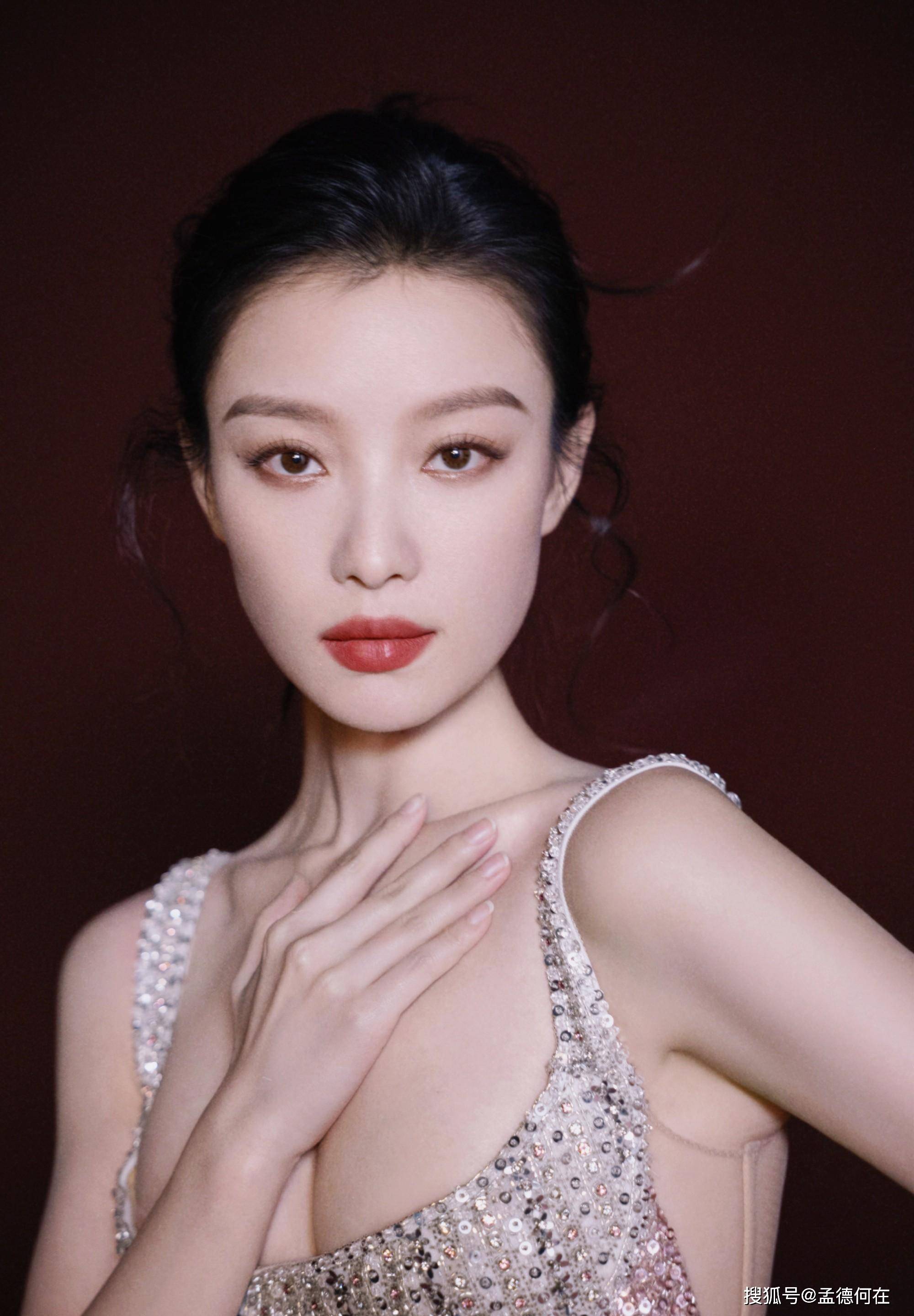 倪妮这身材着实饱满啊