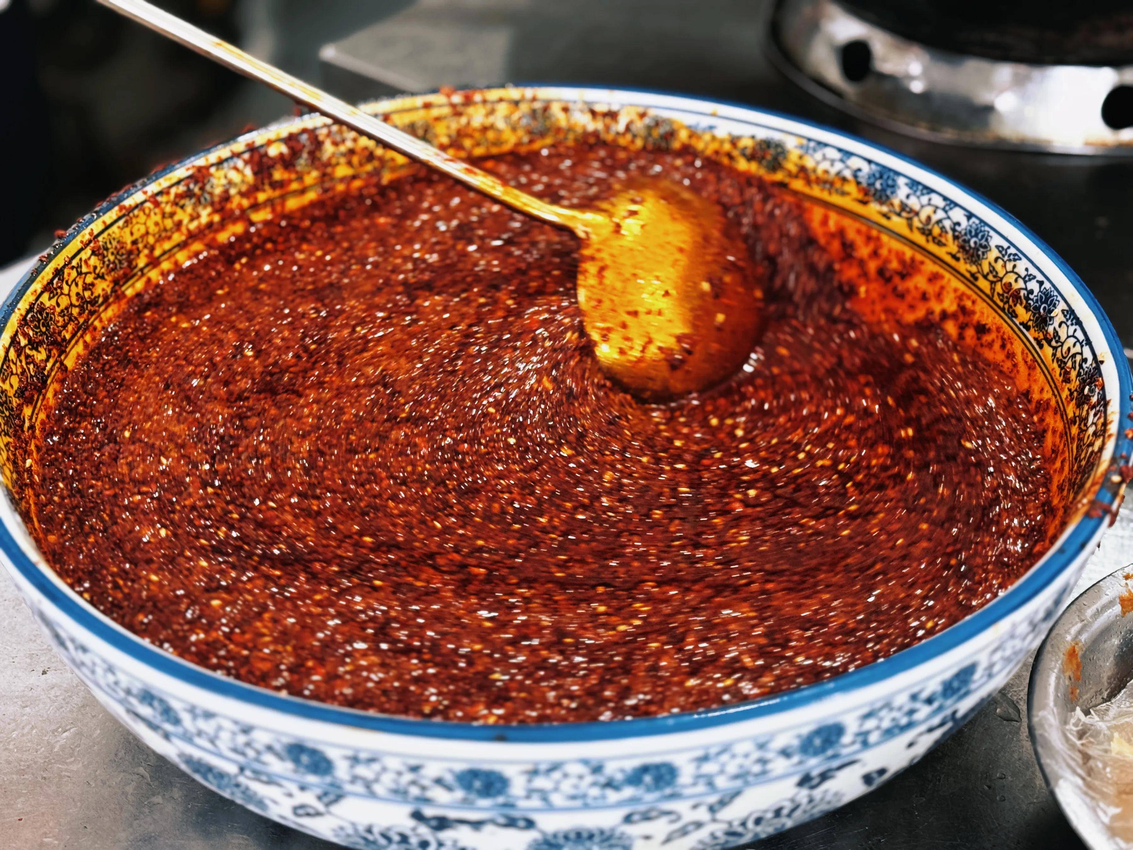 寻味三原非遗美食,探访七碟子八碗白封肉夹馍