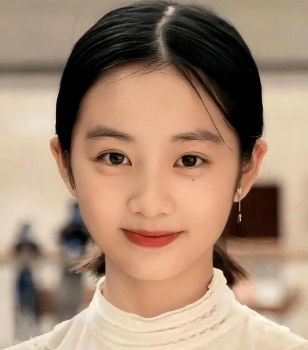 黄磊女儿黄多多出演王一博电影《人鱼》,光环下的试水与争议漩涡