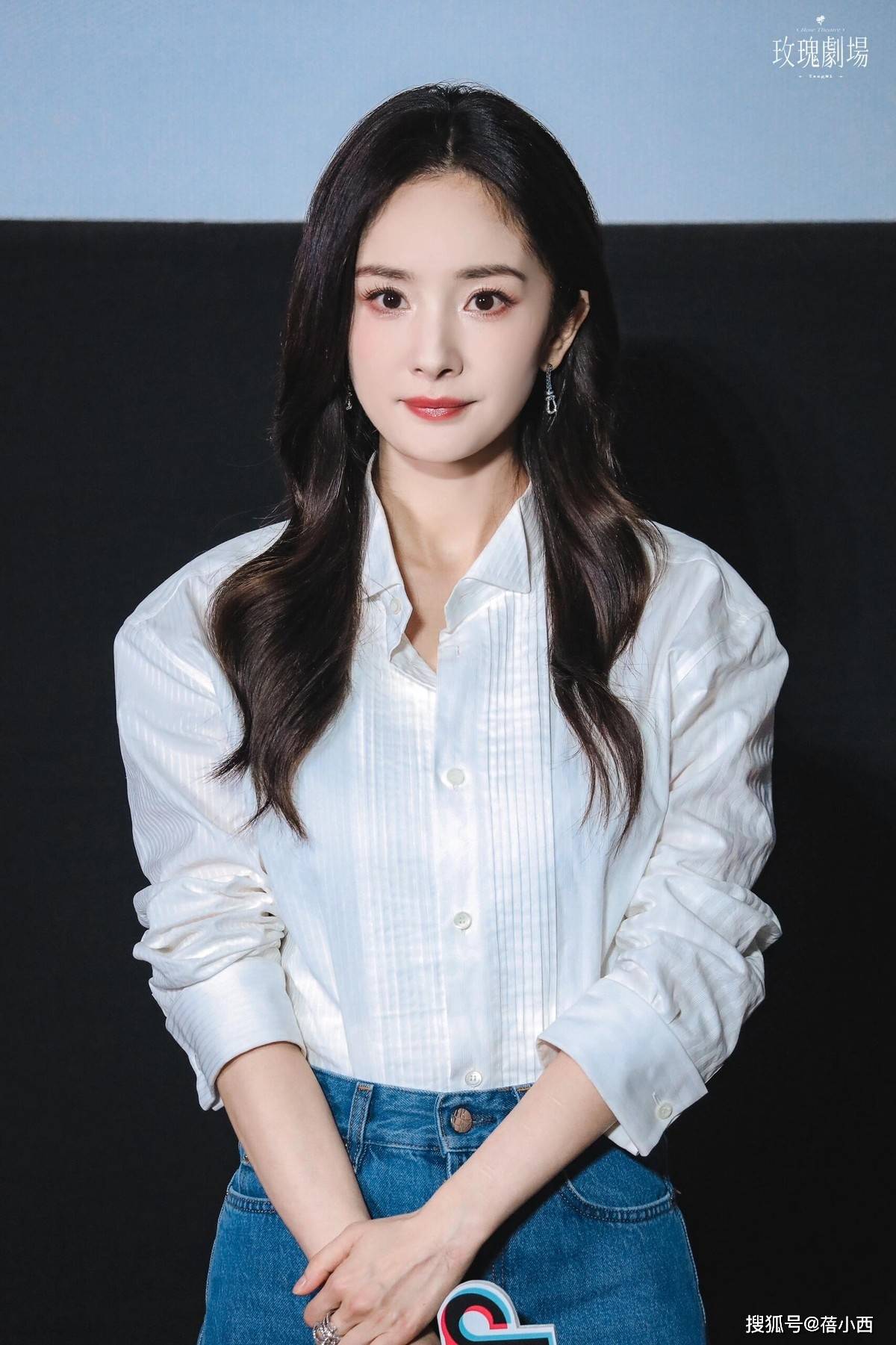 _杨幂白衬衫开叉裙_杨幂半身裙穿搭