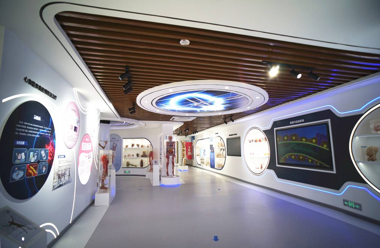 成都铁路卫生学校生命科学馆 获授"青少年科普教育基地"称号