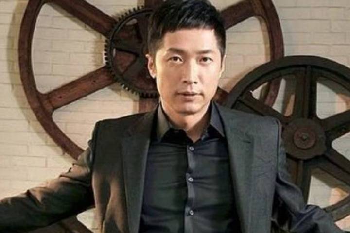 53岁“最帅康熙”马浚伟升职,下月起任香港知名公司CEO_广播_新城_营运