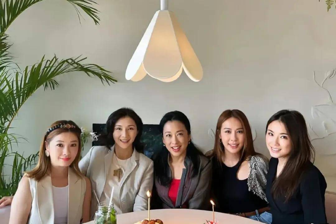 霍启中讽刺郭晶晶_白富美为什么好低调_