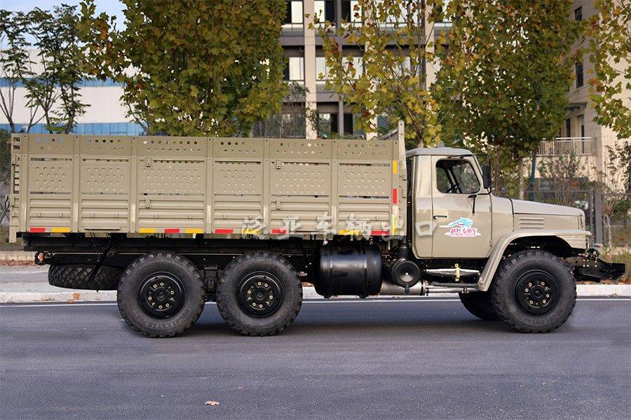 东风六驱2082康明斯发动机越野卡车