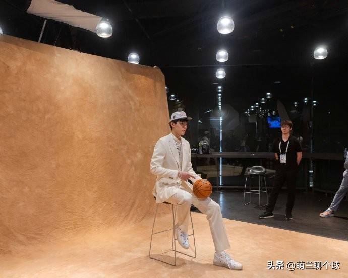 记者喊话篮协：杨瀚森去NBA，不能光有贺信，要给青岛补偿2个方面