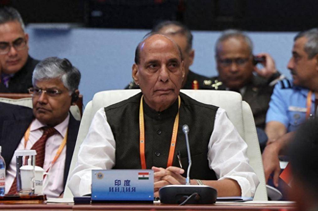 印度搅局上合峰会!辛格拒签惹争议,直指巴基斯坦,明里暗里向美国靠拢!