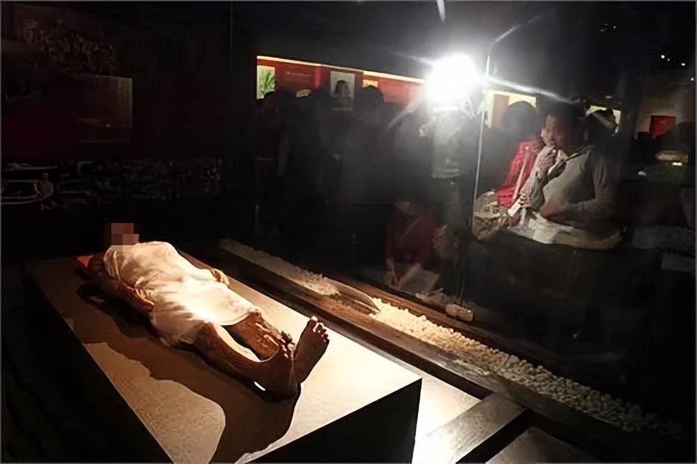 1994年,湖北出土中国第一古尸,在其腹中发现人类最早寄生虫实物