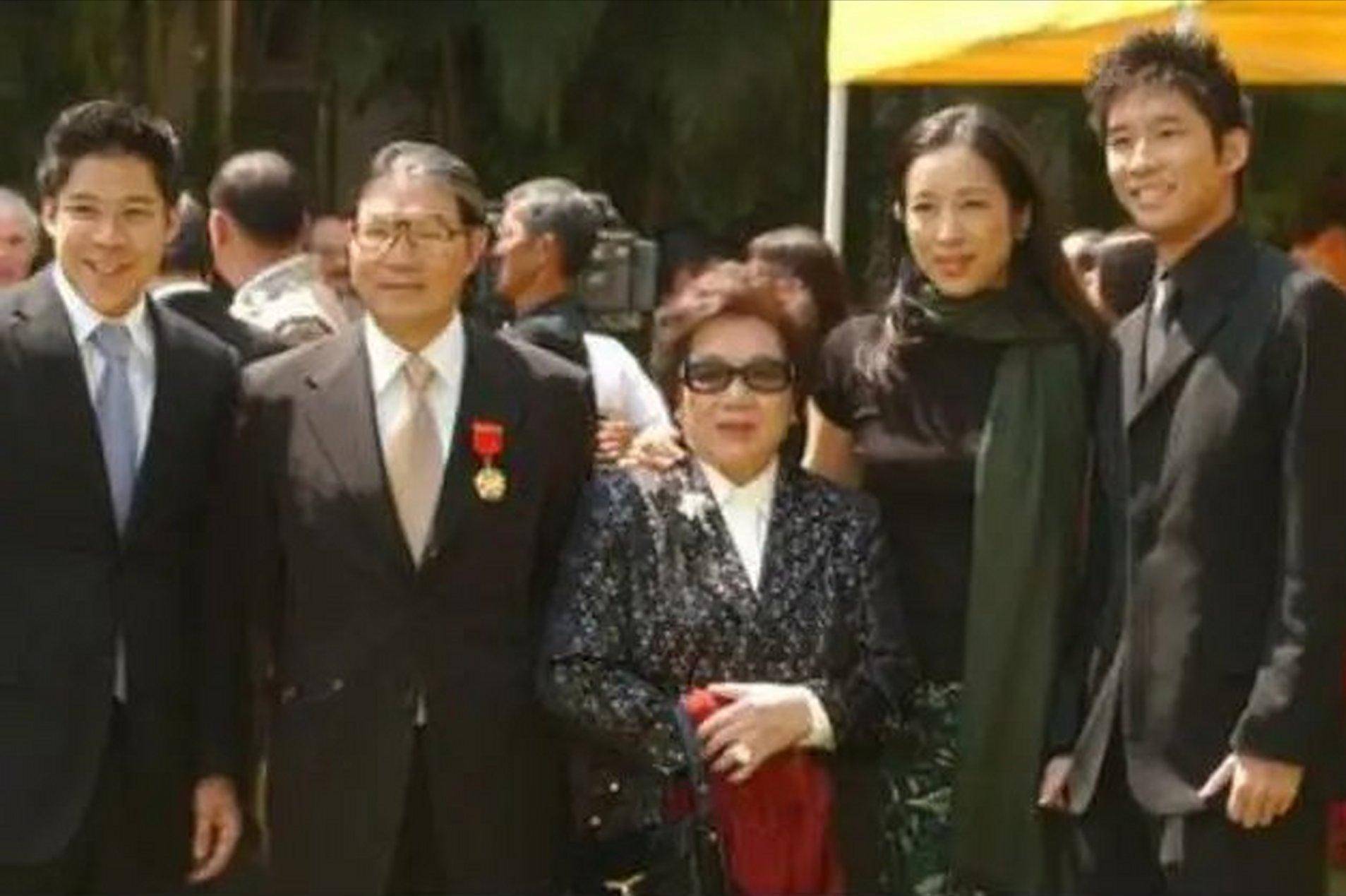 吕燕妮_家庭_社会