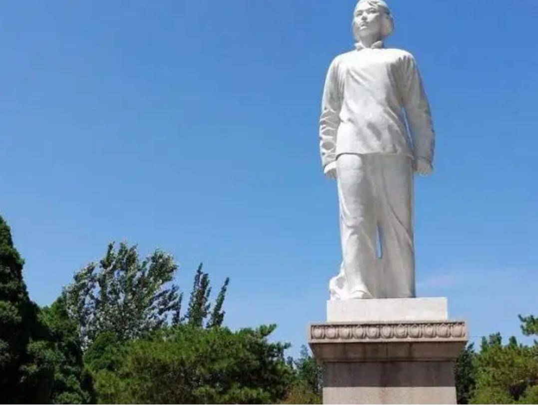 刘胡兰牺牲时,12岁的妹妹在刑场目睹全过程,后来妹妹过得怎样?