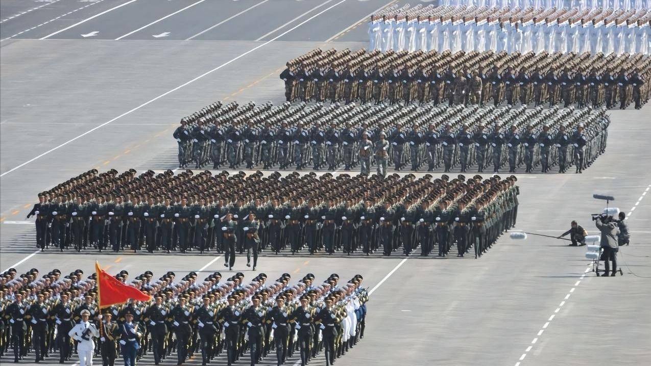 两款神器将出现在阅兵仪式?一攻一防之间,能打破美国的军事霸权