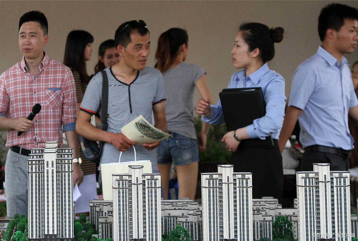 手握60万现金，到底“该买房”还是“存银行”？王健林近乎明示