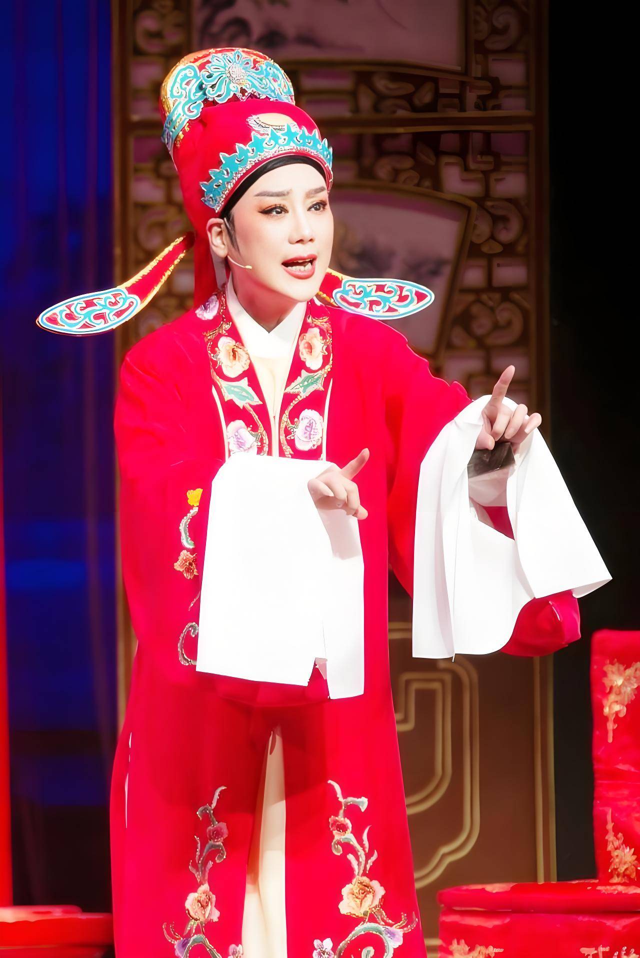 当时很多越剧团都在排《红楼梦》,演"贾宝玉""林黛玉"的