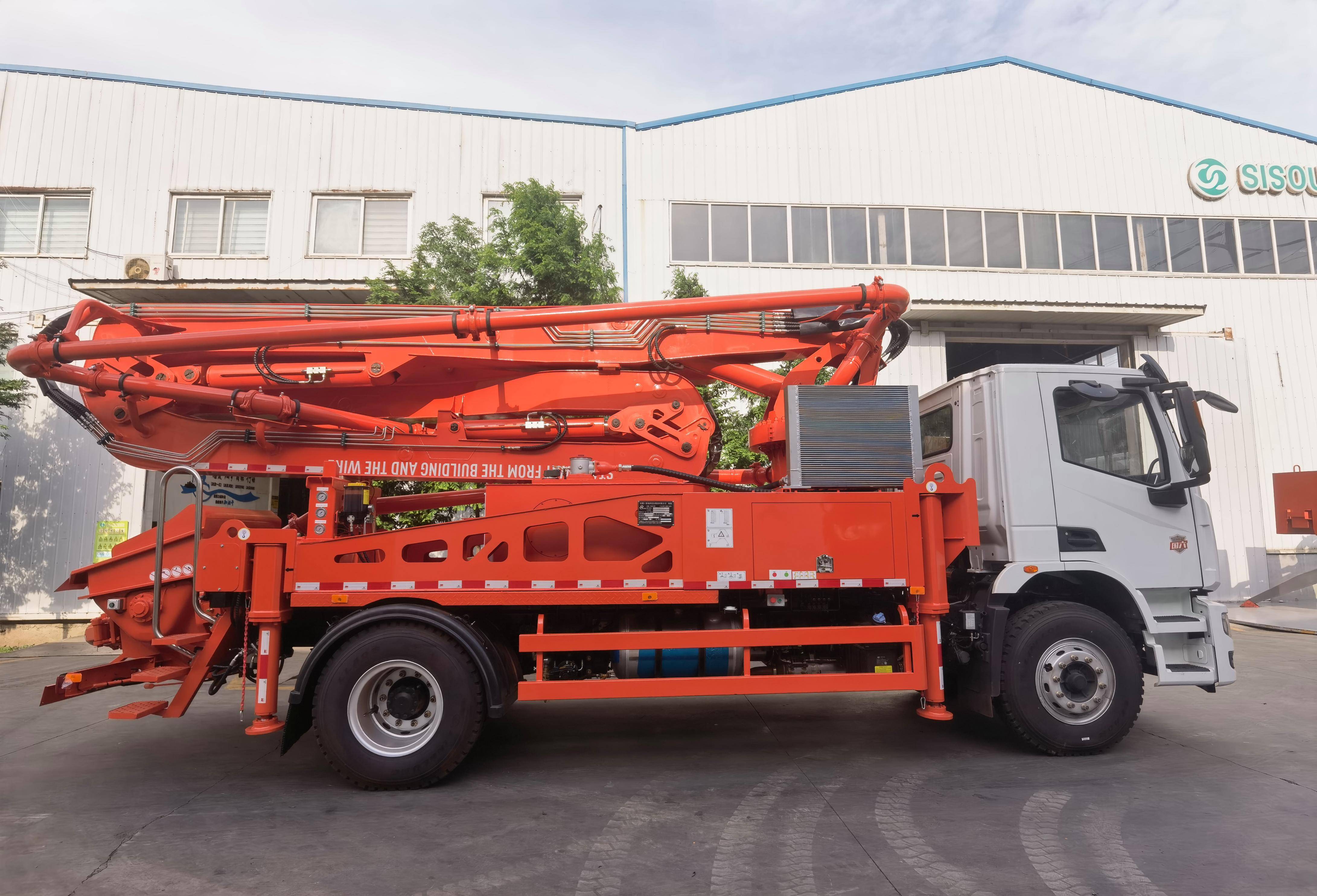 混凝土泵车在垃圾填埋场建设中的应用