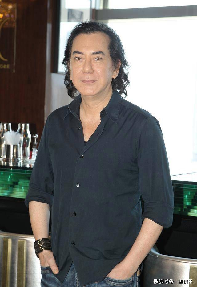 落魄的乱港艺人黄秋生现身香港,他的遭遇给乱港分子上了一课