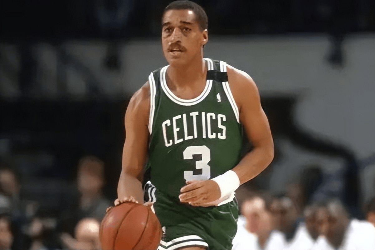 最佳防守 球员次数 最多的球相关图片1