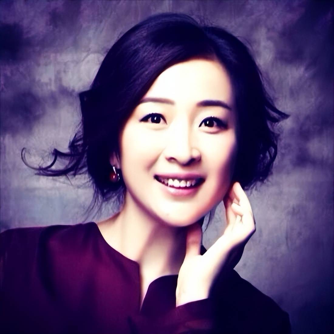 与前夫张嘉译离婚后,他娶妻生女,演员杜珺如何走过这一段?