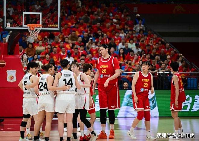 中国女篮热身赛惨败澳大利亚，宫鲁鸣战术保守引争议