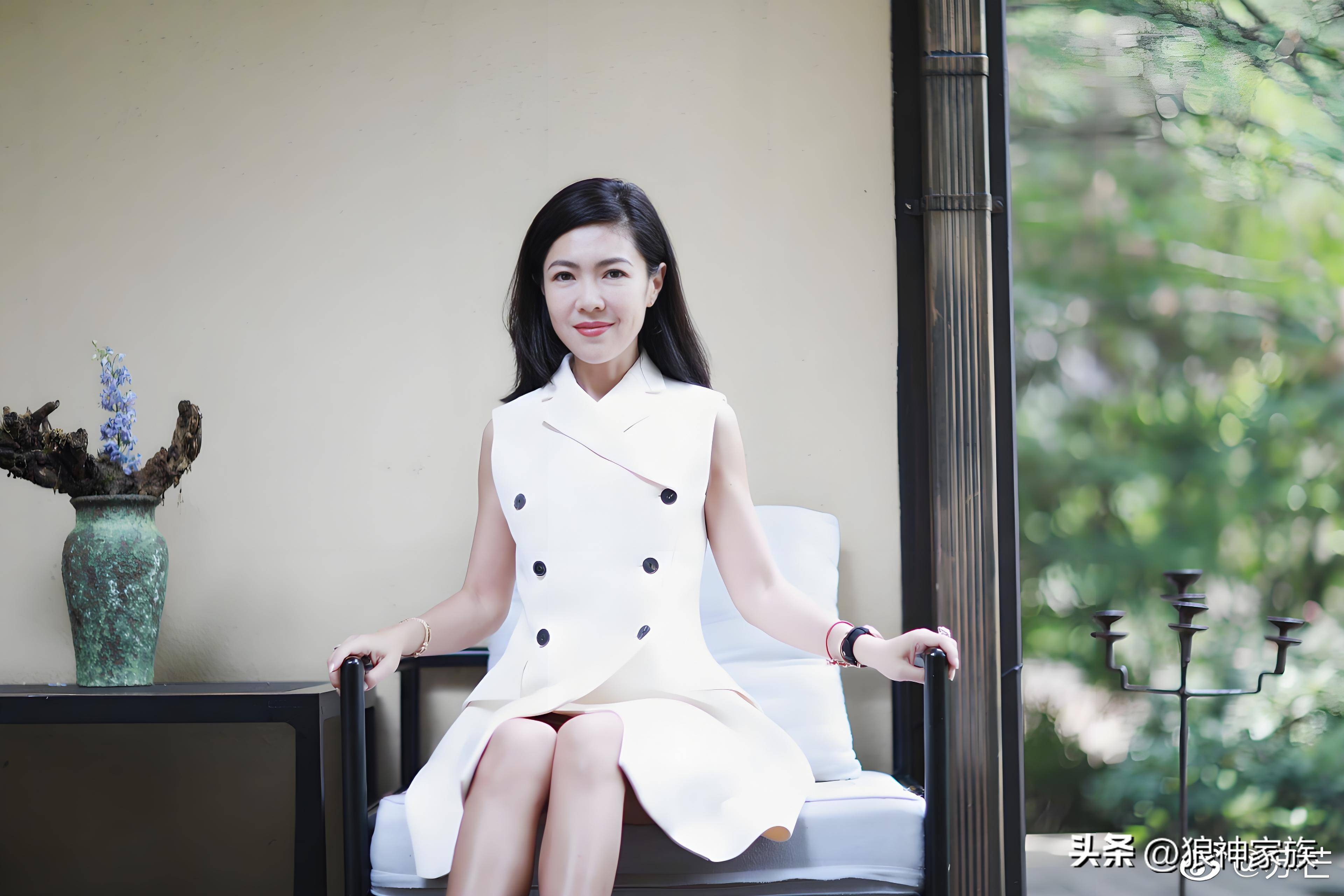 苏芒:从时尚女魔头到中女新生,50岁正是新的20岁幕后操盘手