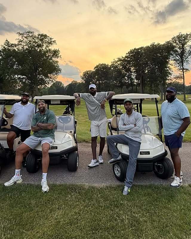 詹姆斯高尔夫首秀引发热议，库里等NBA球星热烈欢迎