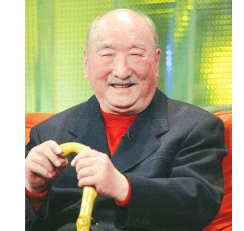 陈佩斯父亲与侯耀华父亲墓地对比,差距明显,享千万墓地