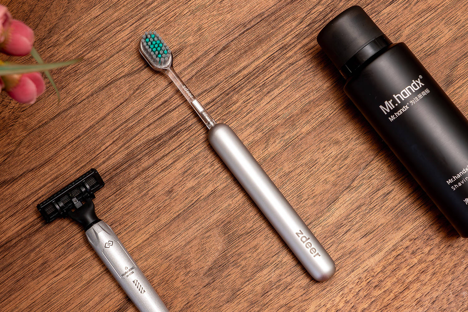 刷牙也能提供情绪价值?左点轻奢艺术牙刷:指尖上的金属美学