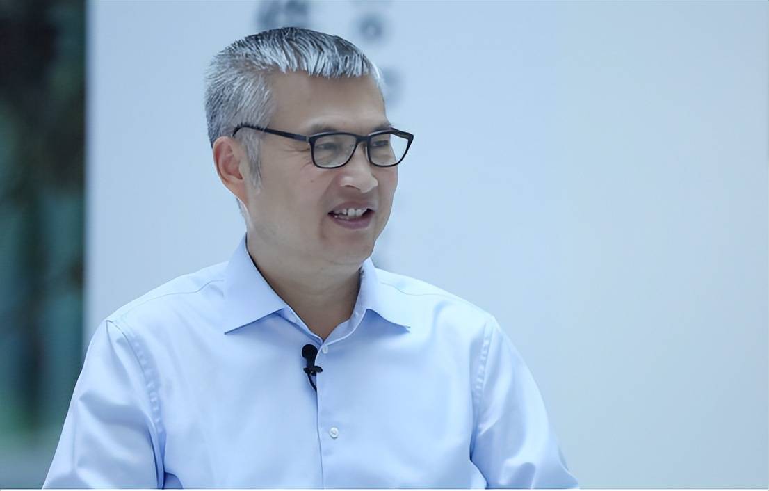 干翻日韩巨头,终结中国"少屏"之痛,68岁他再次出手