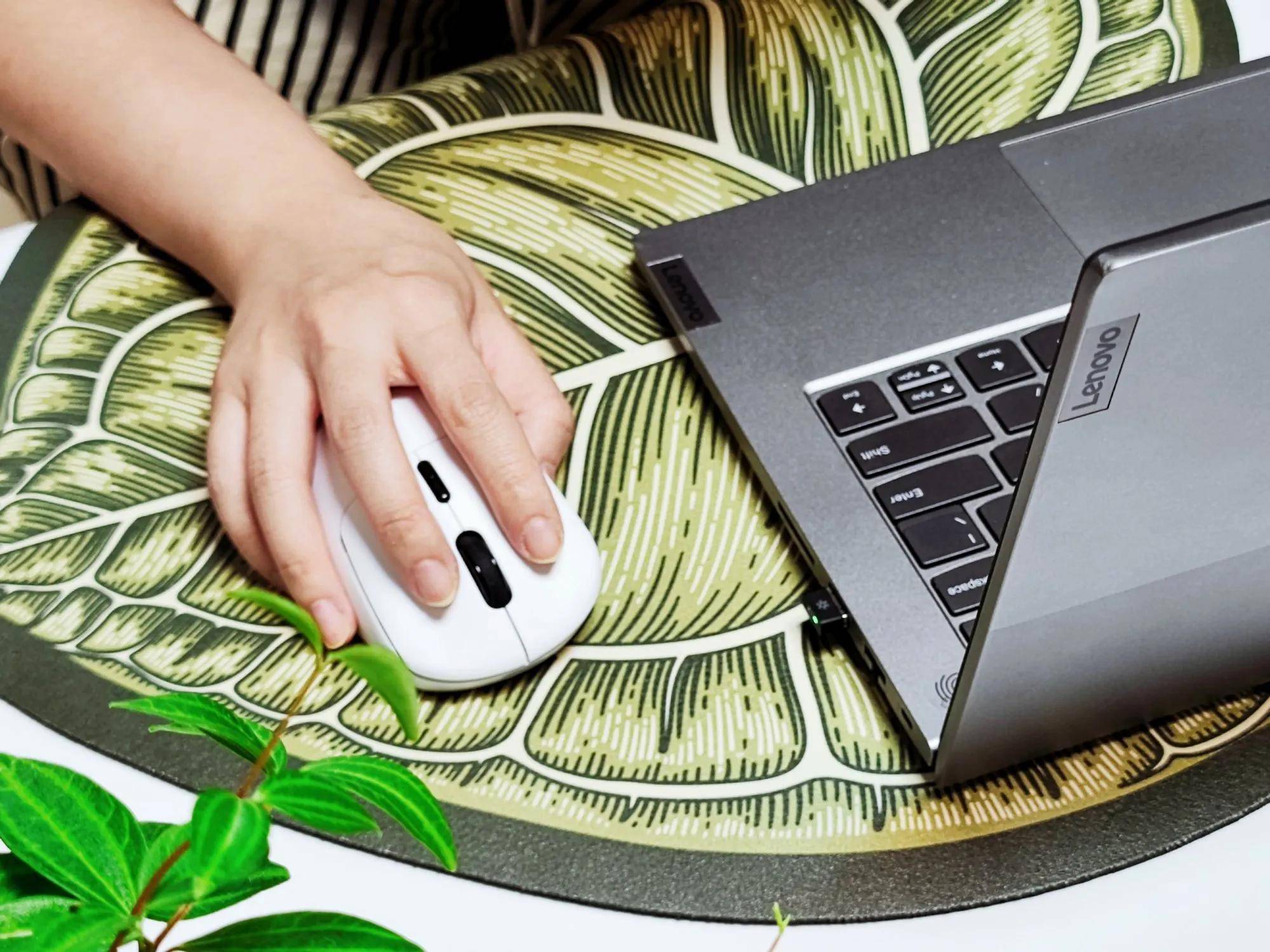 双8K+右手优化:性能怪兽也有舒适握感,雷柏VT3系列二代电竞鼠标!