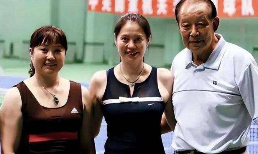 1982年网球名将胡娜,赛前神秘失踪,一年后惊人加入美籍