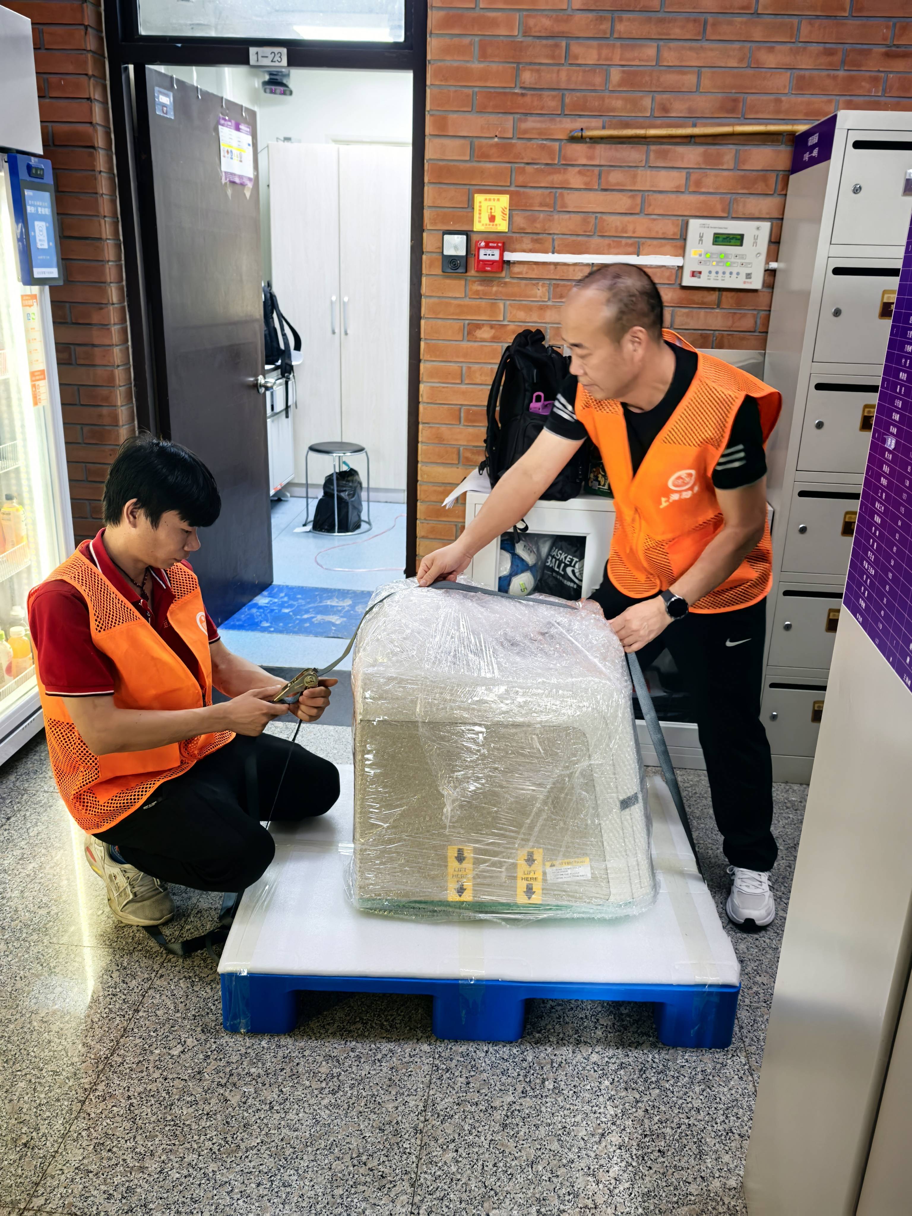 隐智科仪助力重庆大学实验室搬迁：专业流程铸就成功典范