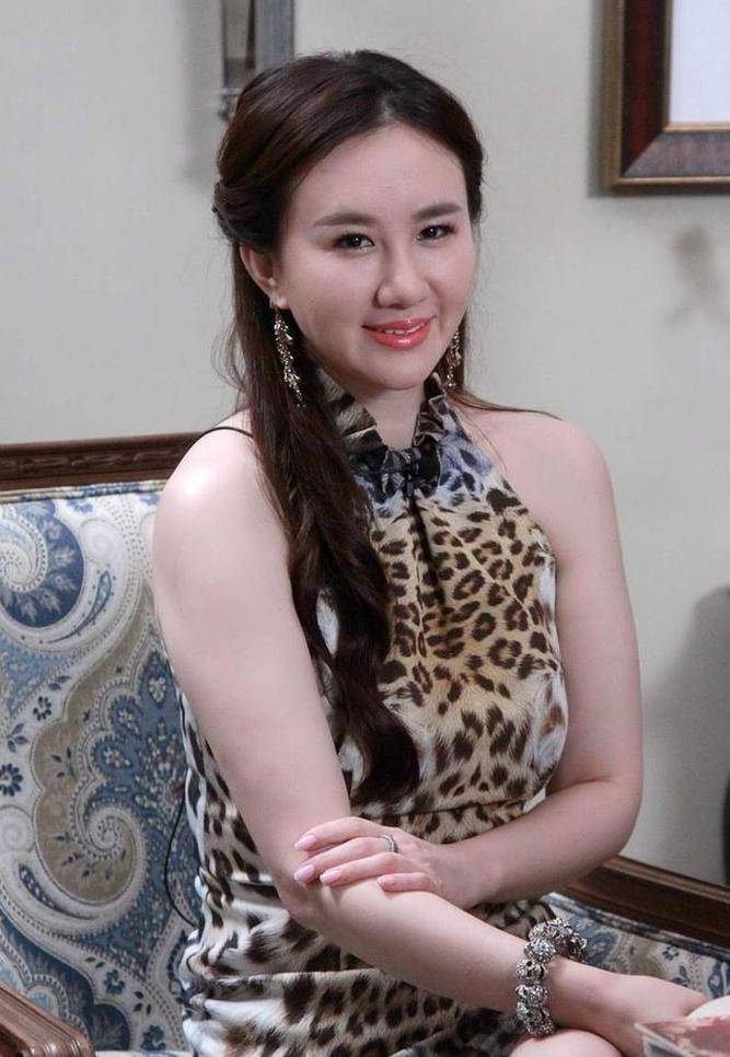 王晶捧了她10年,周润发与她合作3次,但大家却只记住了她的身材