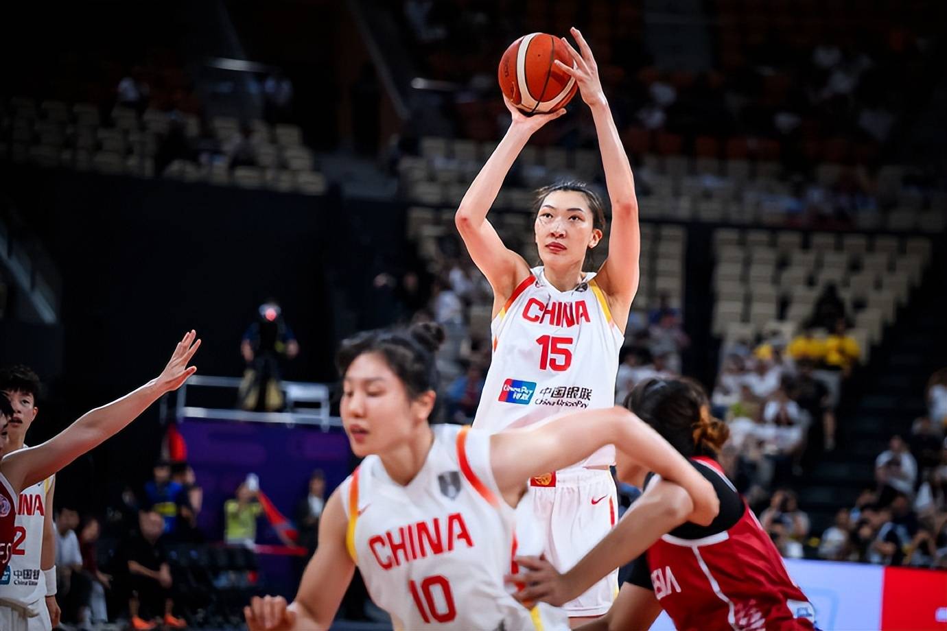 中国女篮亚洲杯首战告捷，新星闪耀110-59大胜印尼