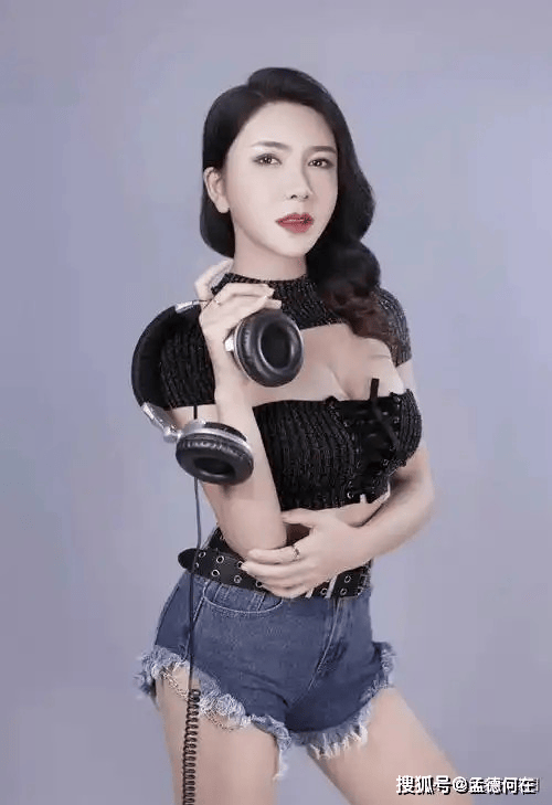 龚玥菲,这身材着实饱满啊!