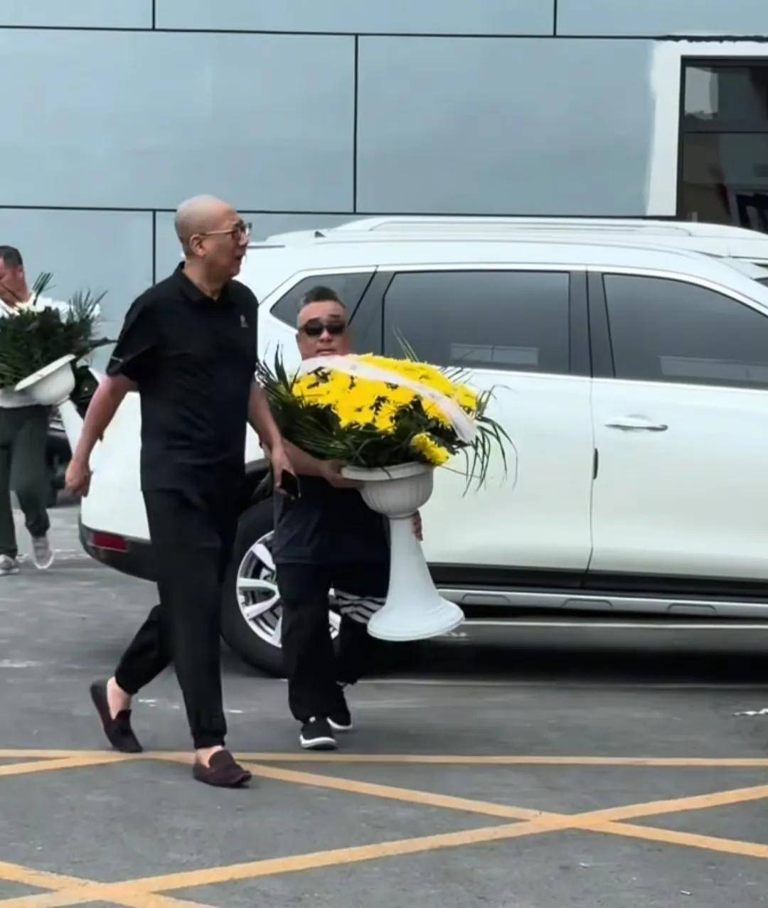 杨少华灵堂曝光,众多相声名家到场,李金斗泪洒现场难掩哀伤