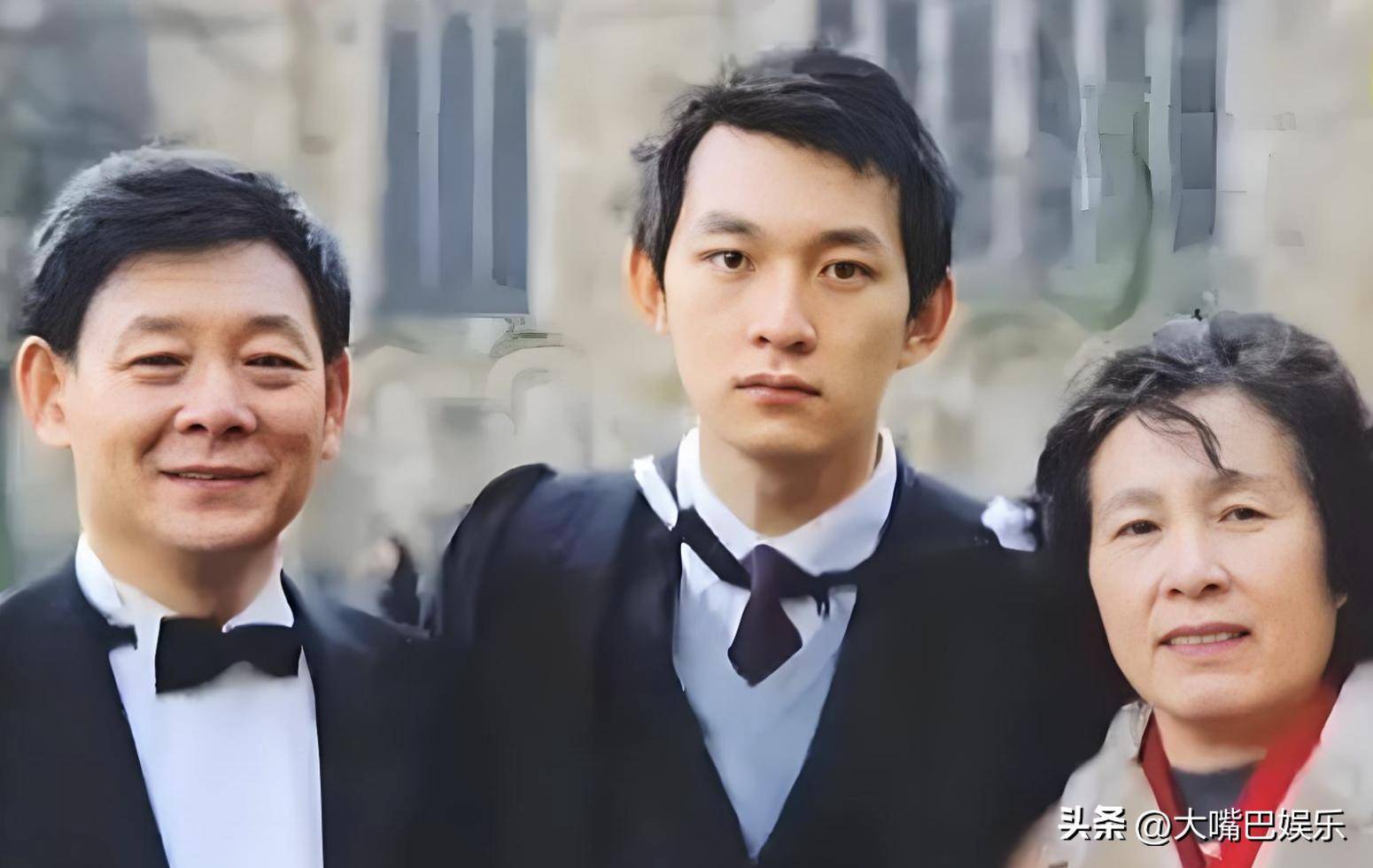 79岁"破烂侯"李光复全家照,妻子贤淑,儿子未入娱乐圈成律师