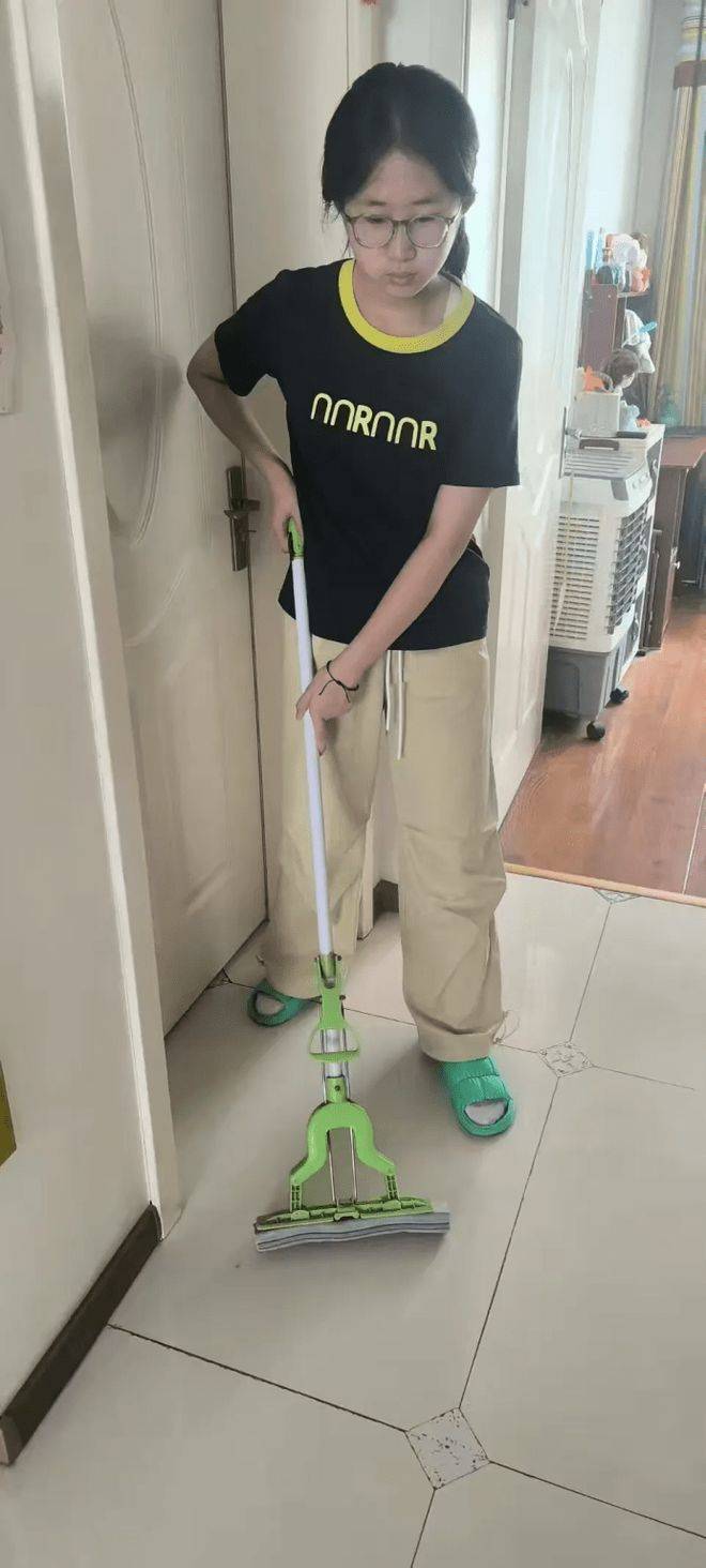 太原平民中学2406班暑期"家务实践"炼担当