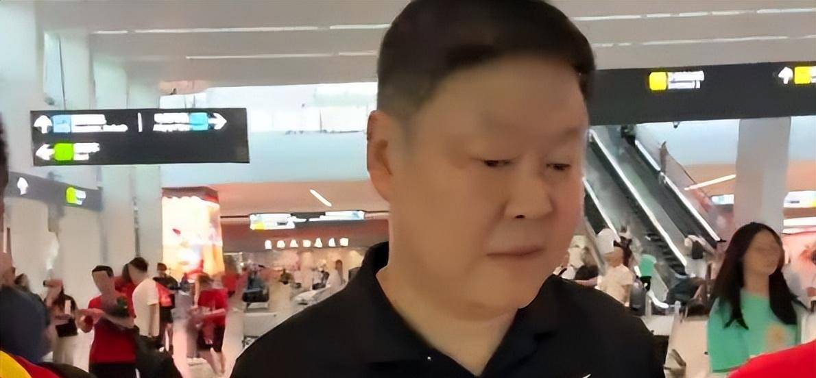成都蓉城主帅徐正源离队风波：2700万年薪成焦点，姚夏或接任