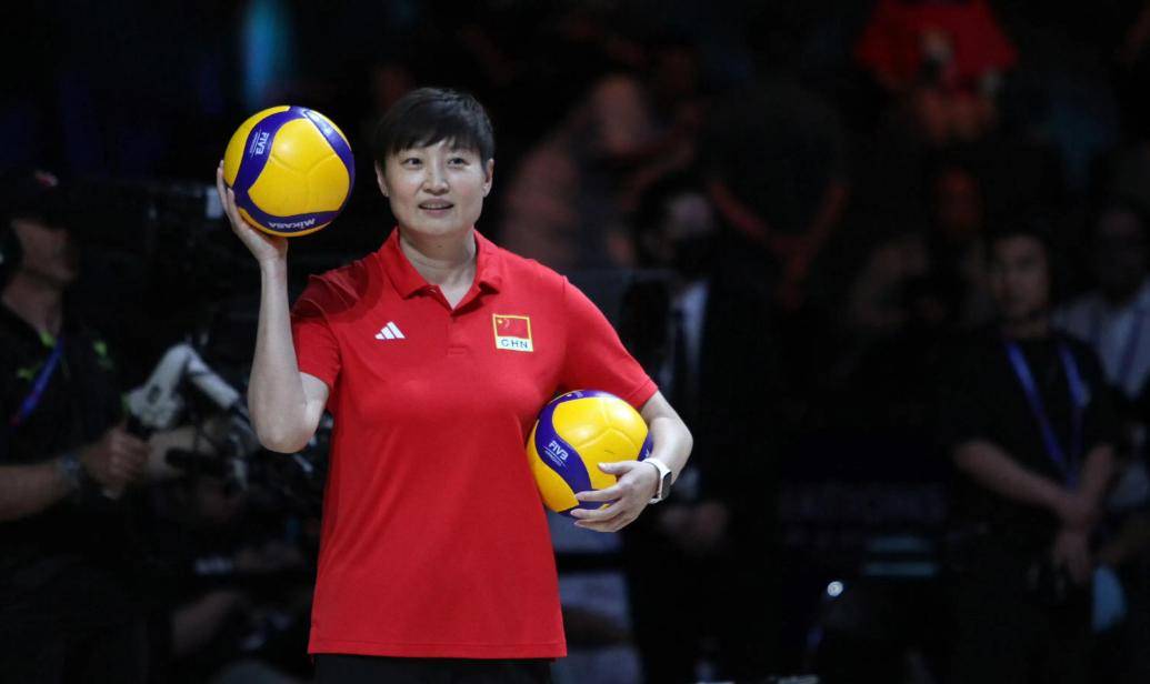 压力大到瘦成这样?杨昊晒女排伙食,体重创新低,球队仍在美国