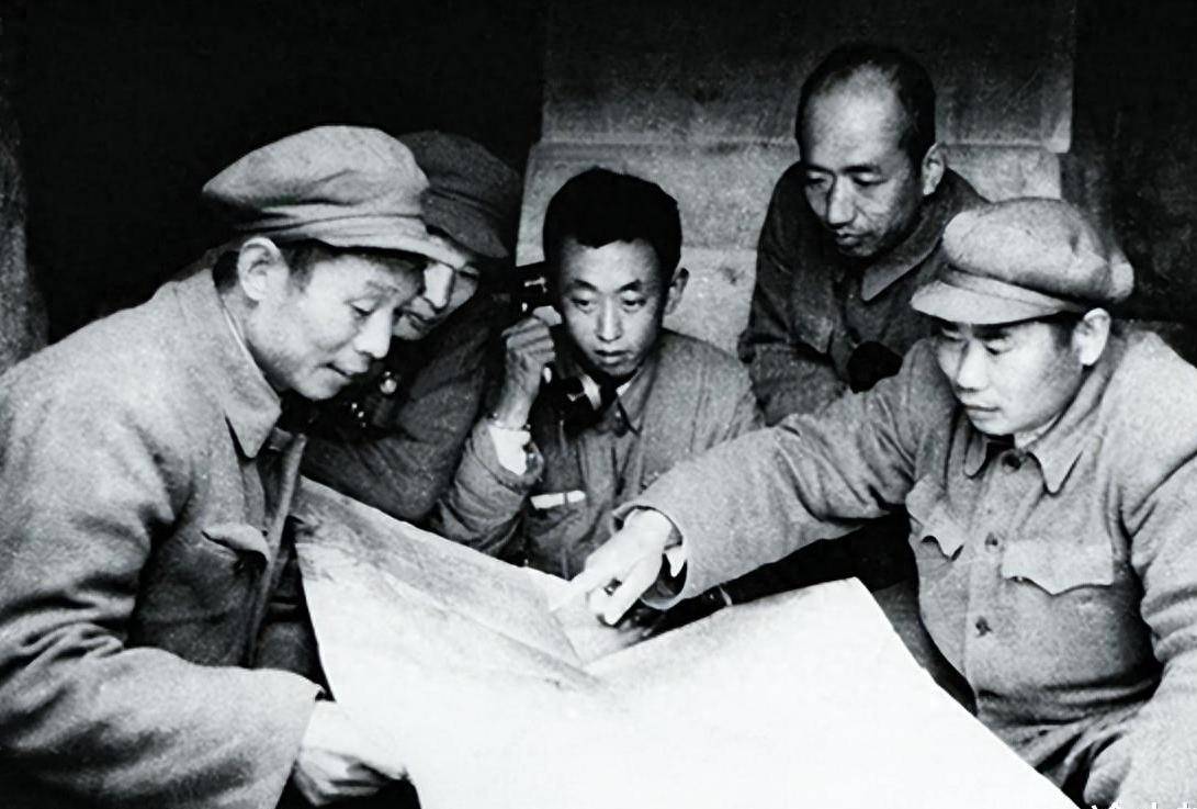 天津市委书记黄敬怒问兵团司令杨得志:路过也不说,老毛病不改啊_部队_战友_胜利
