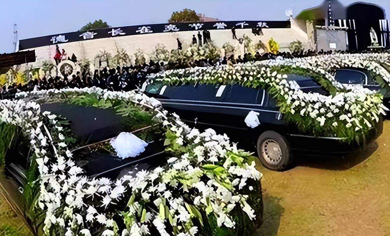 1998年长春黑老大被击毙,百辆豪车公然撒钱送行,背后隐藏秘密