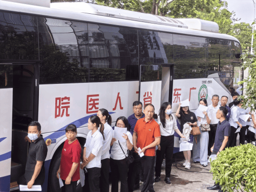 广东省工人医院赴韶关新丰山区为一线工人免费体检(图1)