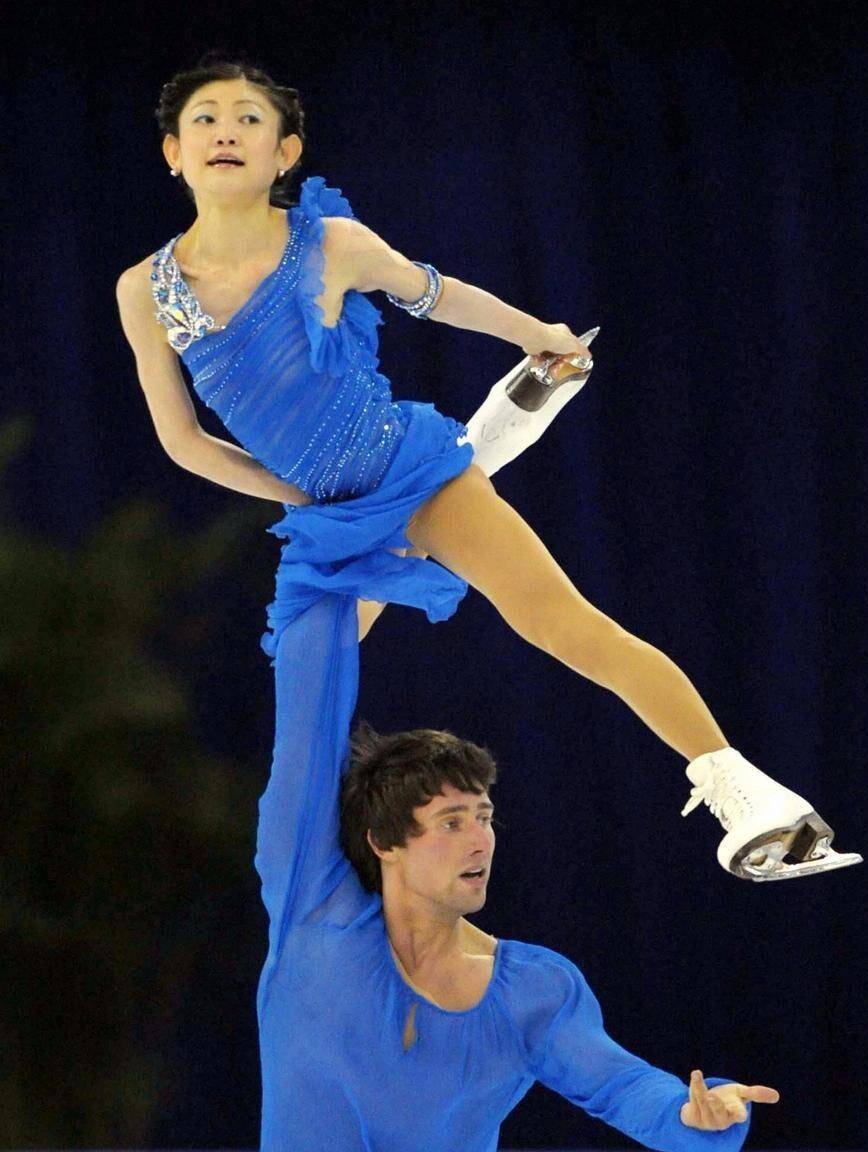 花滑男选手托举女选手时碰隐私部位,观众:这不是耍流氓吗