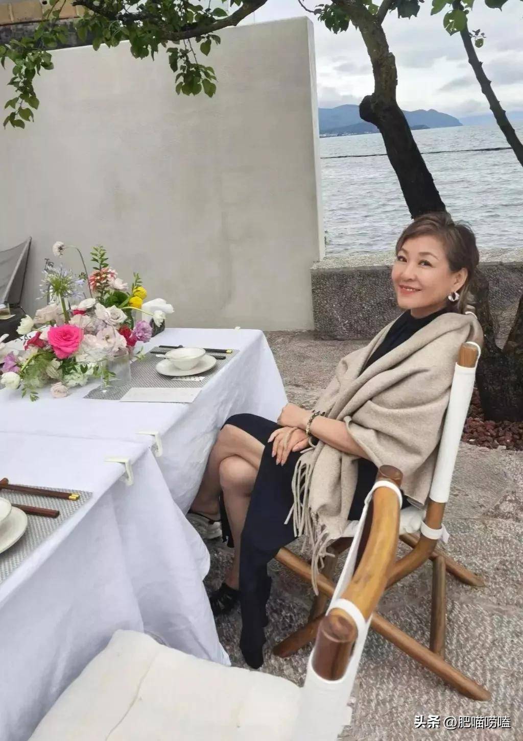 李静55岁生日庆生与女儿大理游玩22岁沐尔颜值胜妈妈