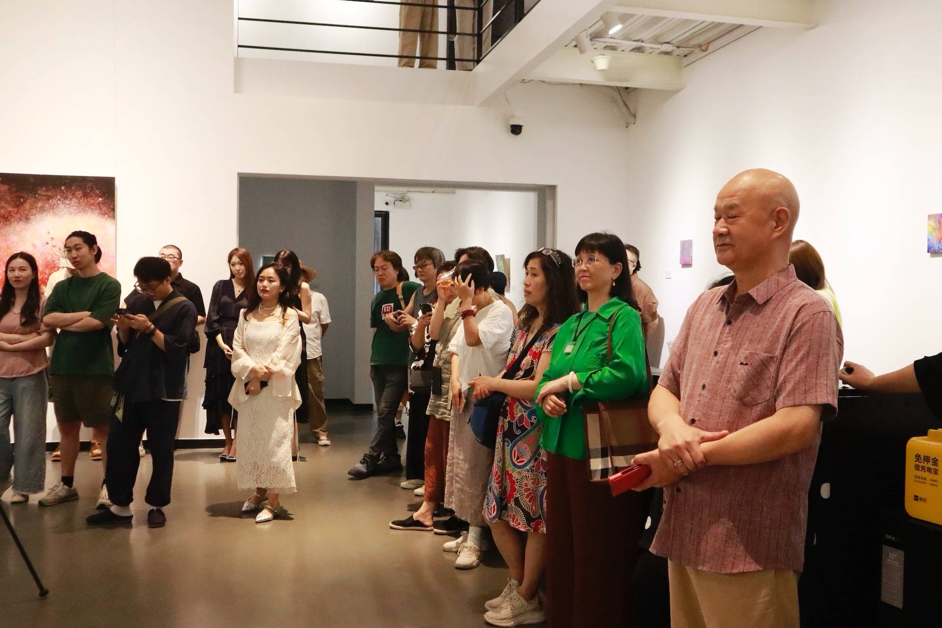 霓虹与森——吴陈婷个展在盛世龙成艺术空间（Arpply Gallery）开幕