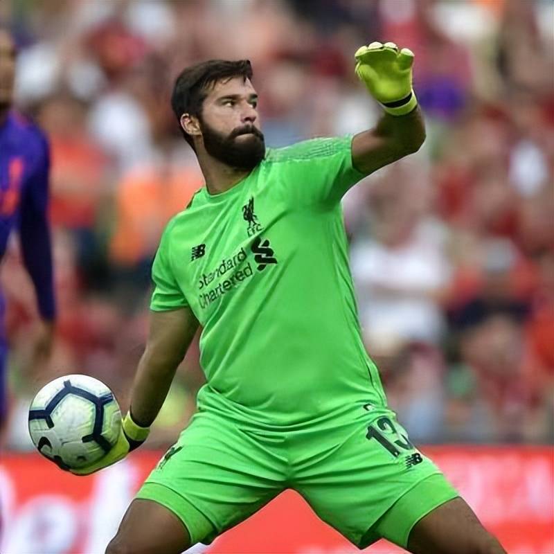 在当代足球中,阿利松·贝克尔无疑是最出色的门将之一