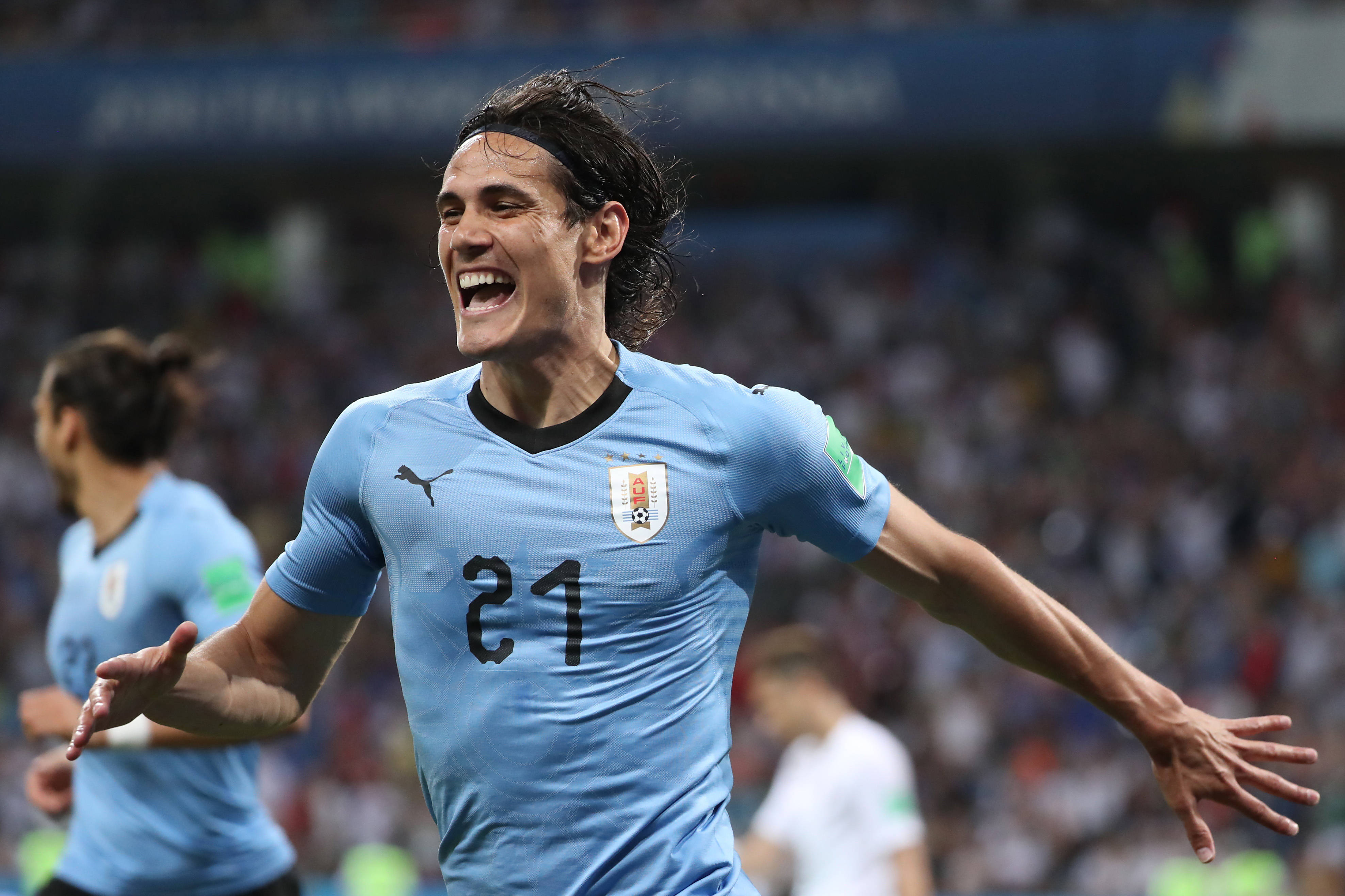 莱万第三!现役巨星进球排行榜,本泽马第五,梅西正接近c罗